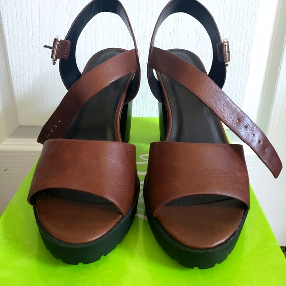 Why No Shoes - Chunky Sandals